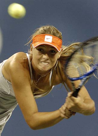 九游体育-莎拉波娃沙滩练球