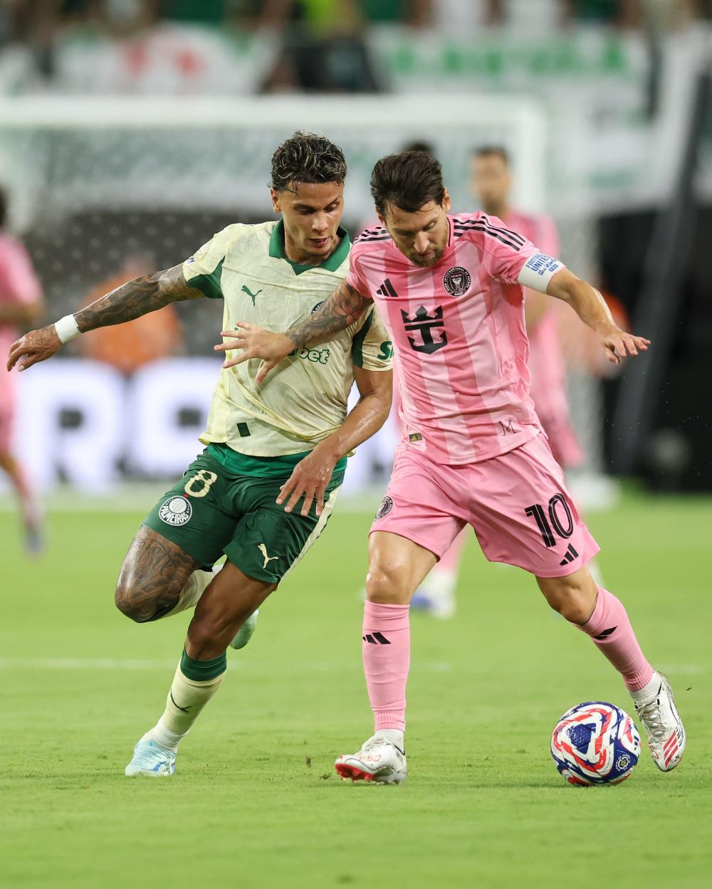 九游官网-巴塞罗那训练开放日，今晚临场应变引欢呼，西甲在即，年轻球员得到机会(巴塞罗那最大比分失利)