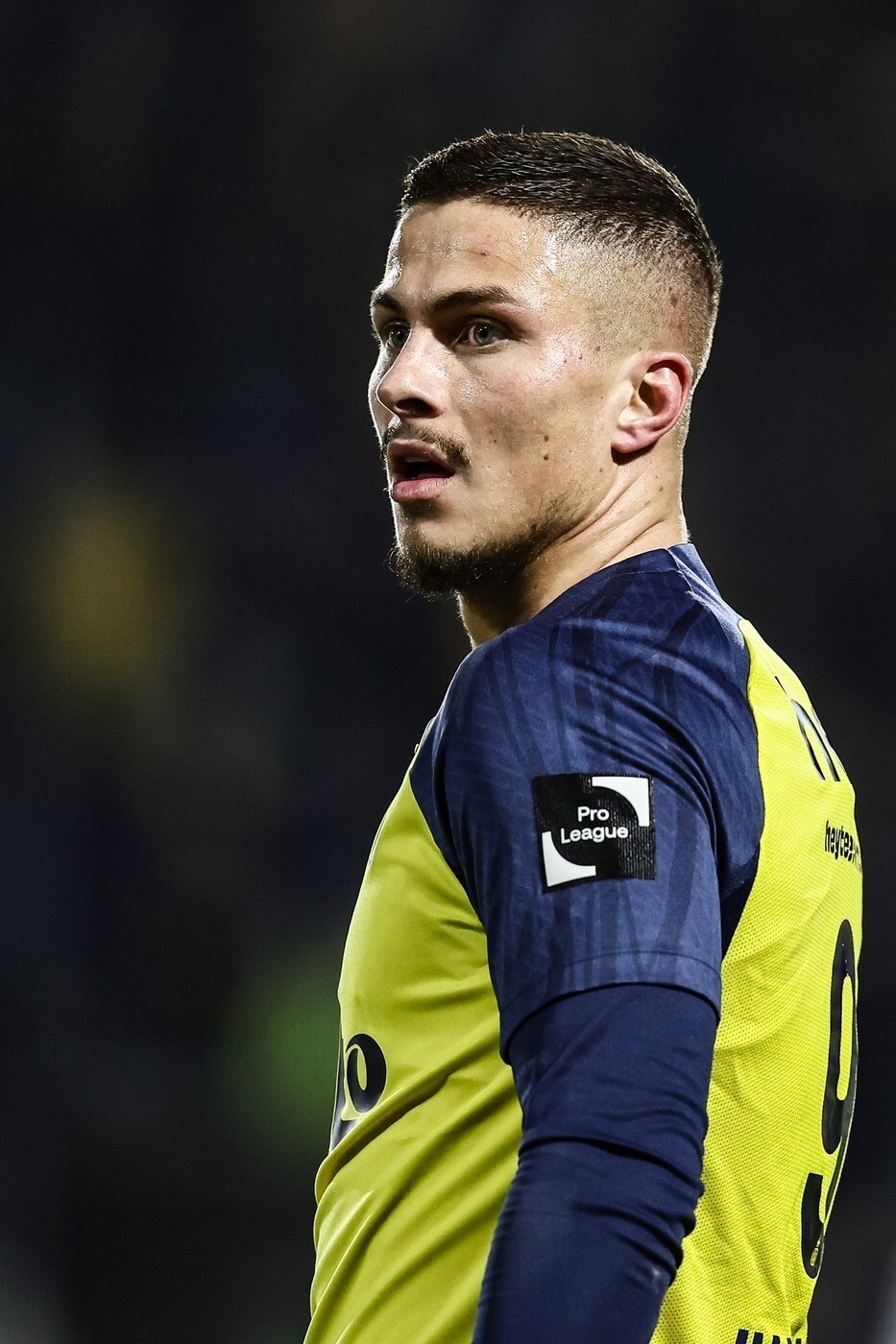 包含风云突变本菲卡转会期刷新队史纪录巴塞罗那豪取连胜备战中超，马德里竞技迎足总杯关键赛都惊呆了的词条